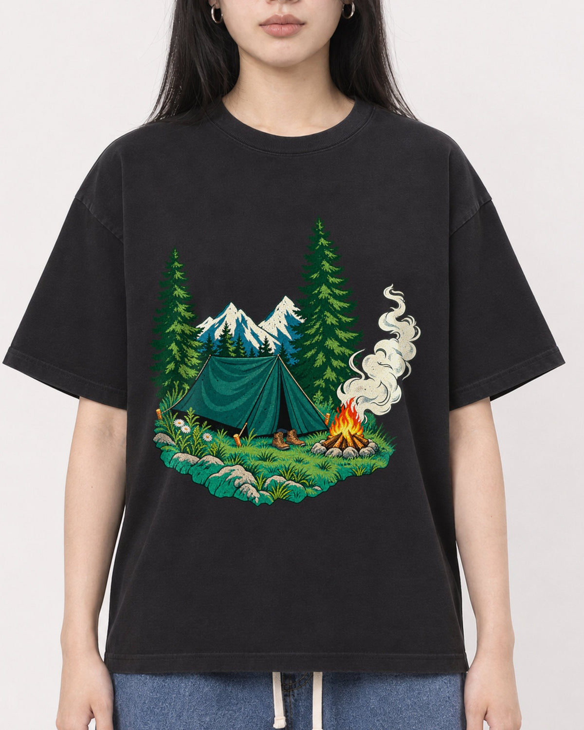 Mockup Boxy Heavyweight Tee Black female close-up 01