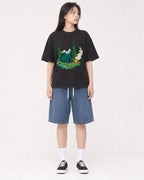 Mockup Boxy Heavyweight Tee Black female full-body 01