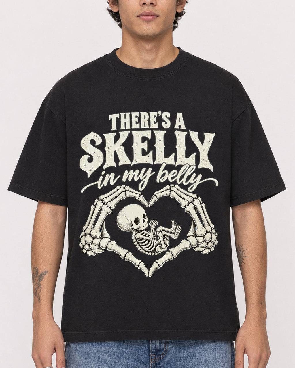 Mockup Boxy Heavyweight Tee Black male close-up 06