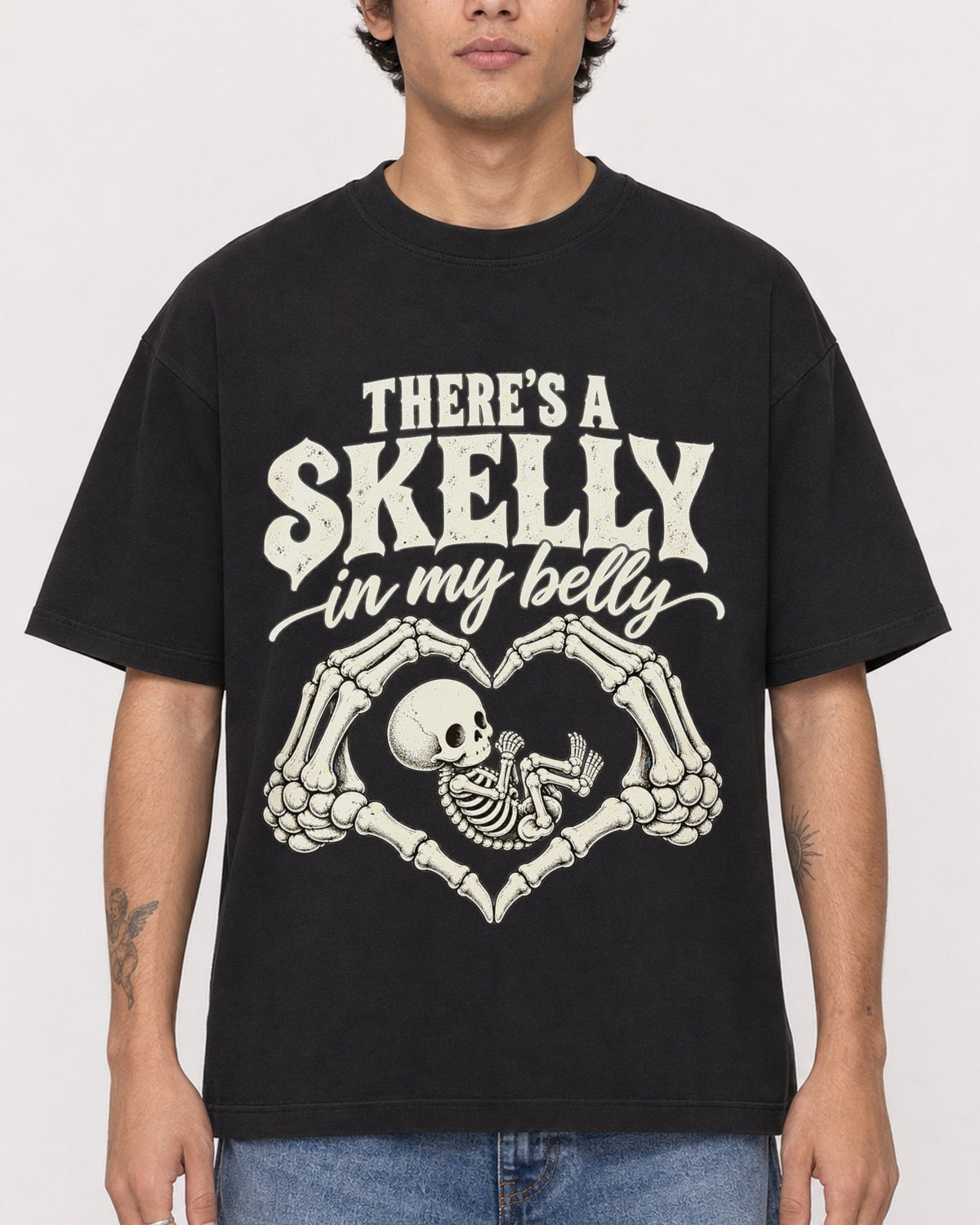 Mockup Boxy Heavyweight Tee Black male close-up 06