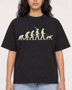 Mockup Boxy Heavyweight Tee Black female close-up 07