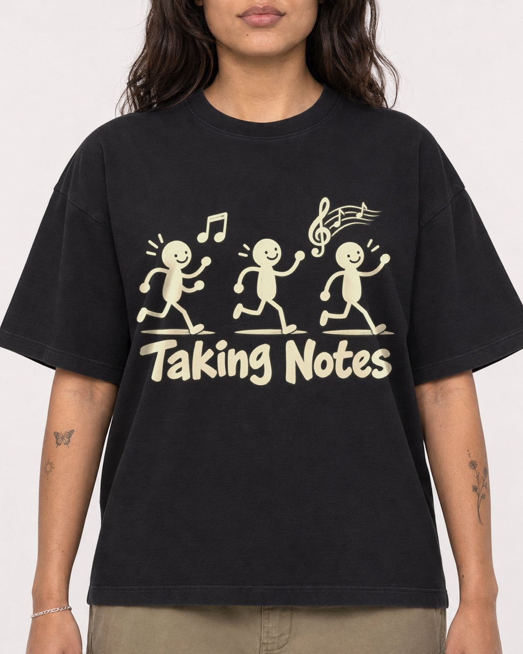 Mockup Boxy Heavyweight Tee Black female close-up 06