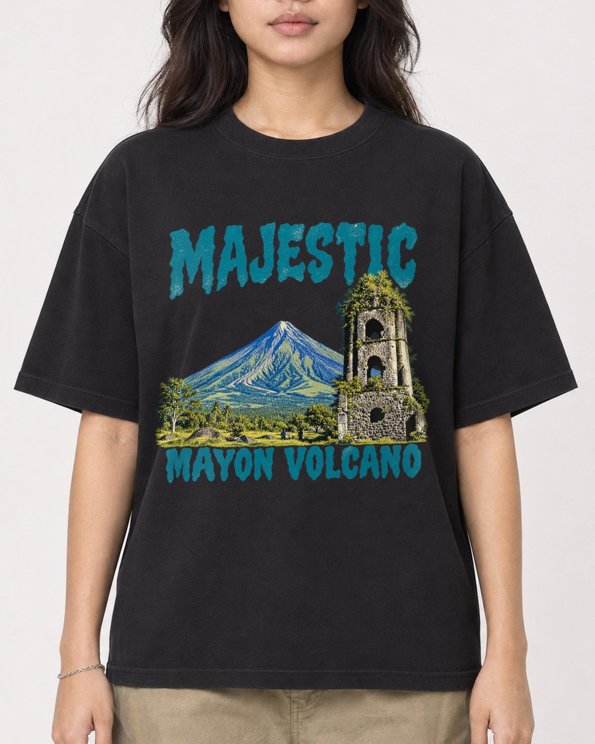 Mockup Boxy Heavyweight Tee Black female close-up 02