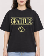 Mockup Boxy Heavyweight Tee Black female close-up 03