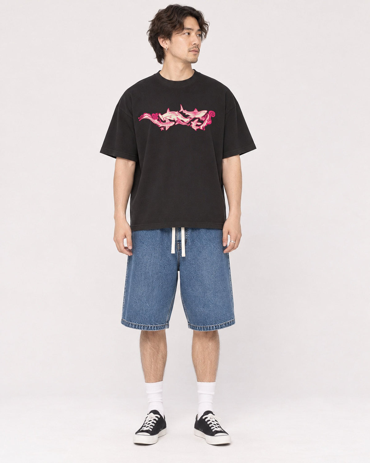 Mockup Boxy Heavyweight Tee Black male full-body 03