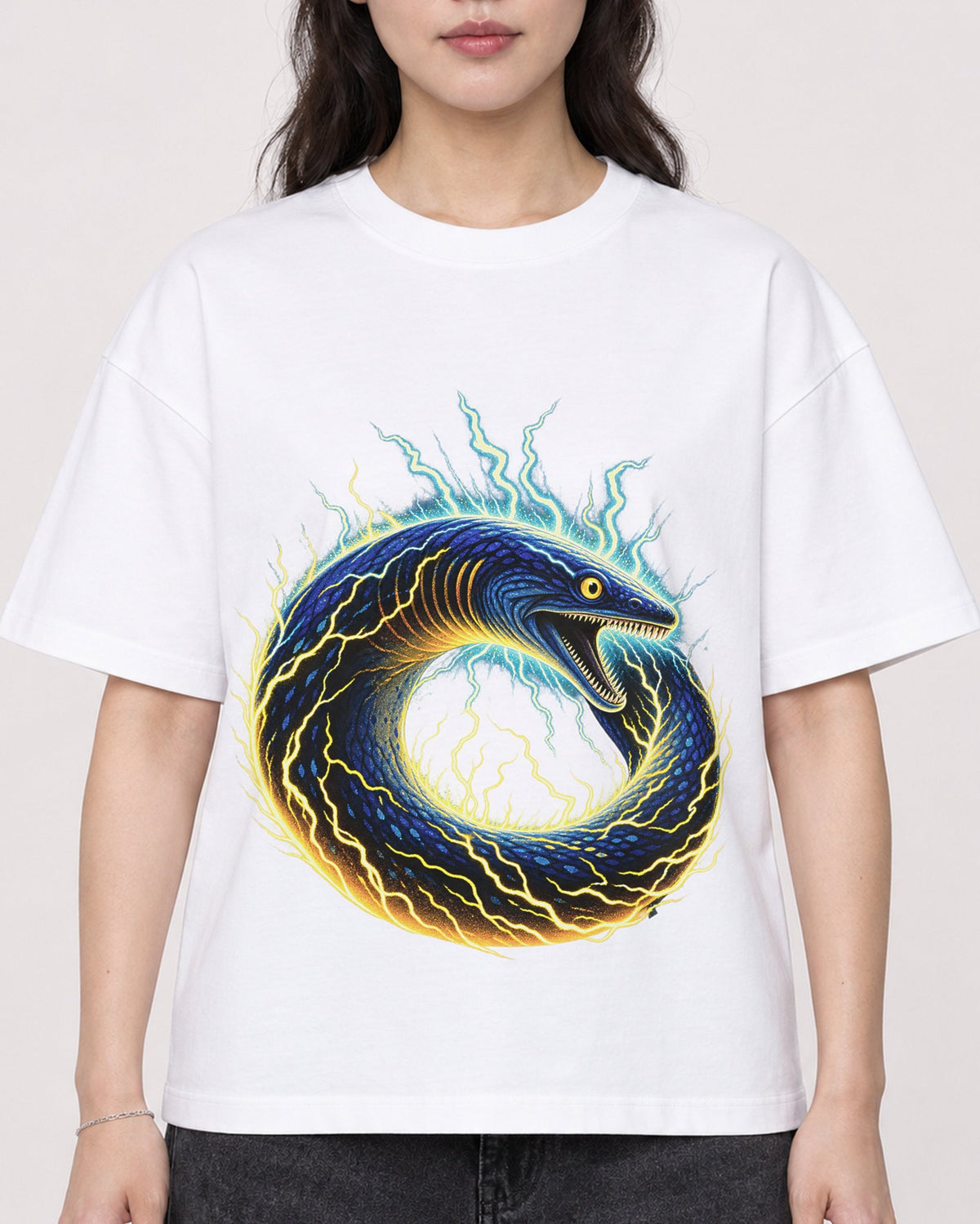 Mockup Boxy Heavyweight Tee White female close-up 03
