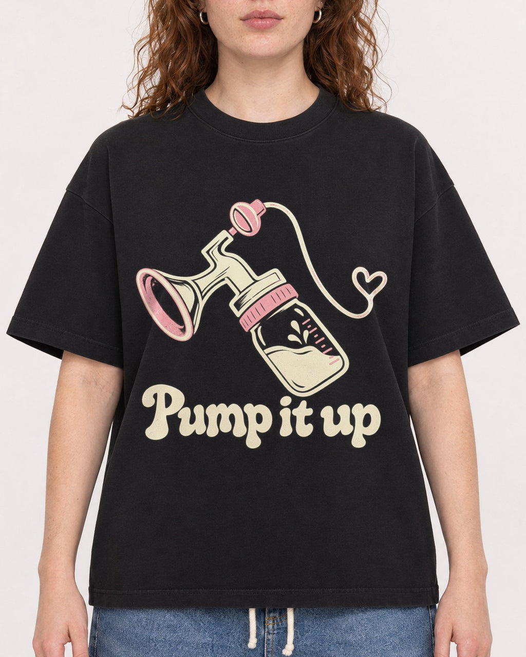 Mockup Boxy Heavyweight Tee Black female close-up 09