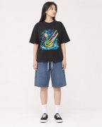 Mockup Boxy Heavyweight Tee Black female full-body 01