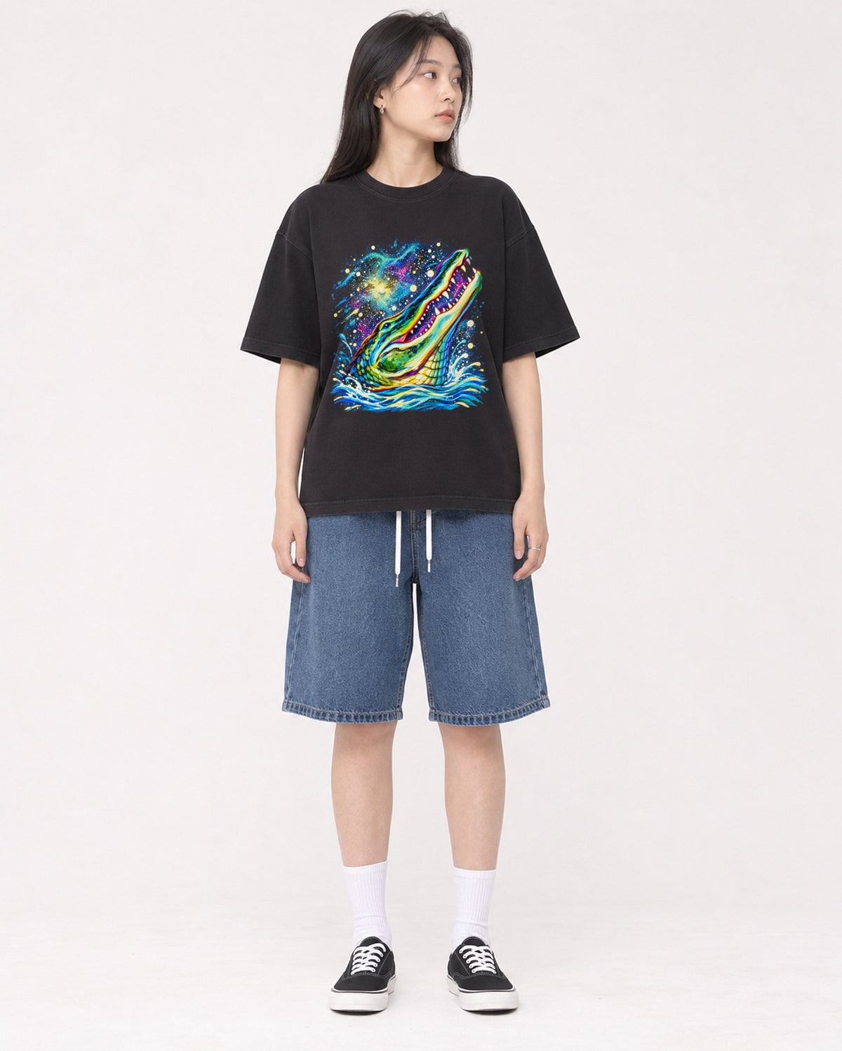 Mockup Boxy Heavyweight Tee Black female full-body 01