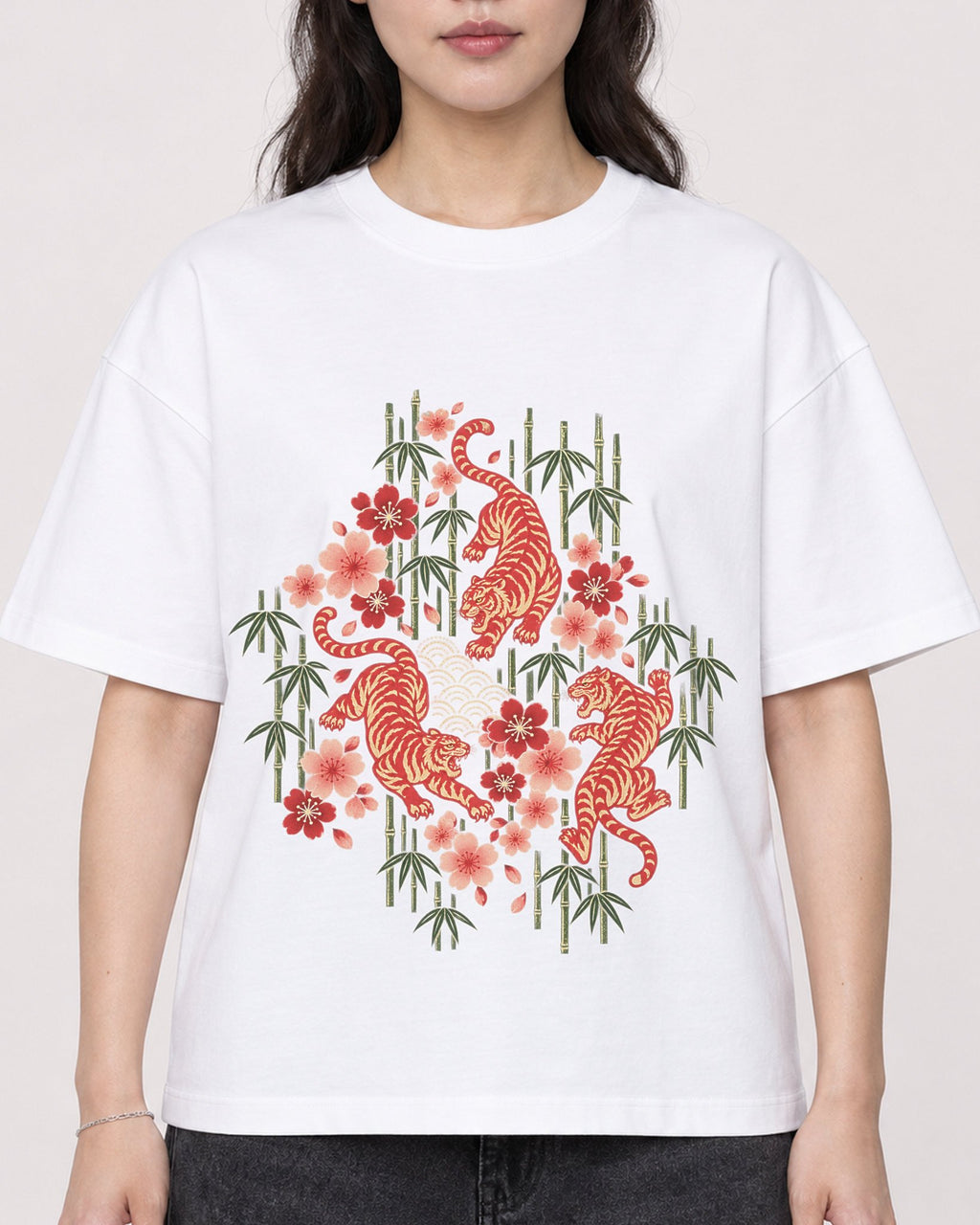 Mockup Boxy Heavyweight Tee White female close-up 03