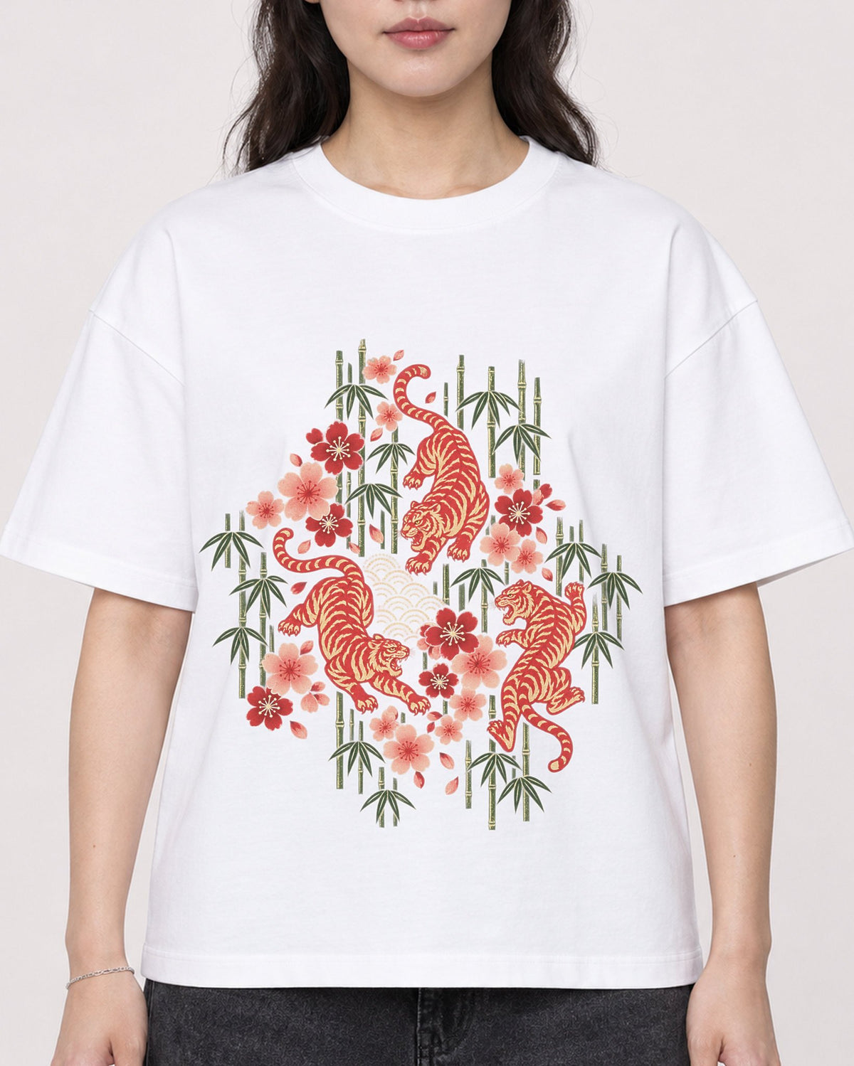 Mockup Boxy Heavyweight Tee White female close-up 03