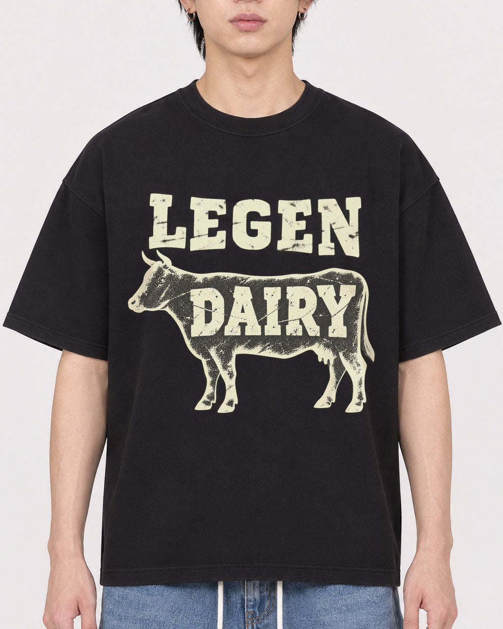 Mockup Boxy Heavyweight Tee Black male close-up 11