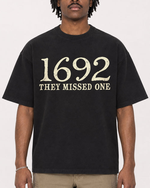 Mockup Boxy Heavyweight Tee Black male close-up 04