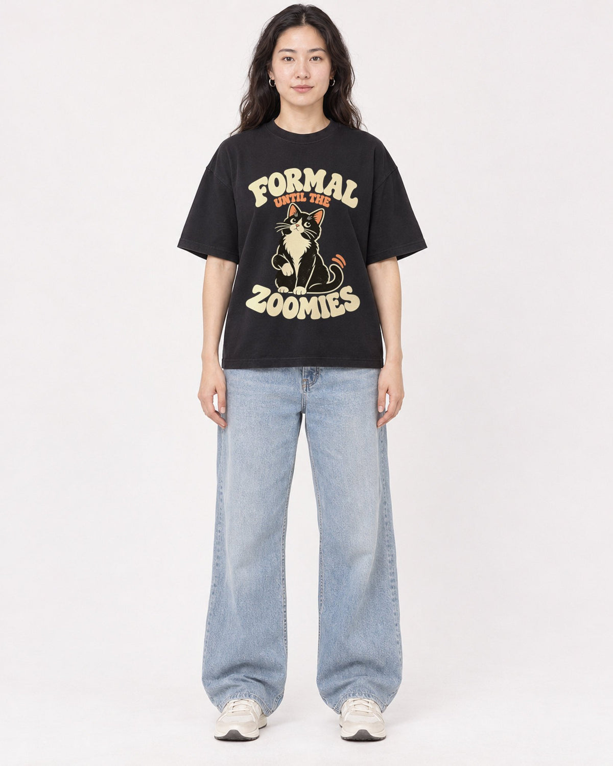 Mockup Boxy Heavyweight Tee Black female full-body 03