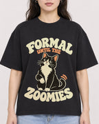 Mockup Boxy Heavyweight Tee Black female close-up 03