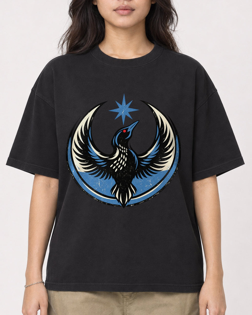 Mockup Boxy Heavyweight Tee Black female close-up 02