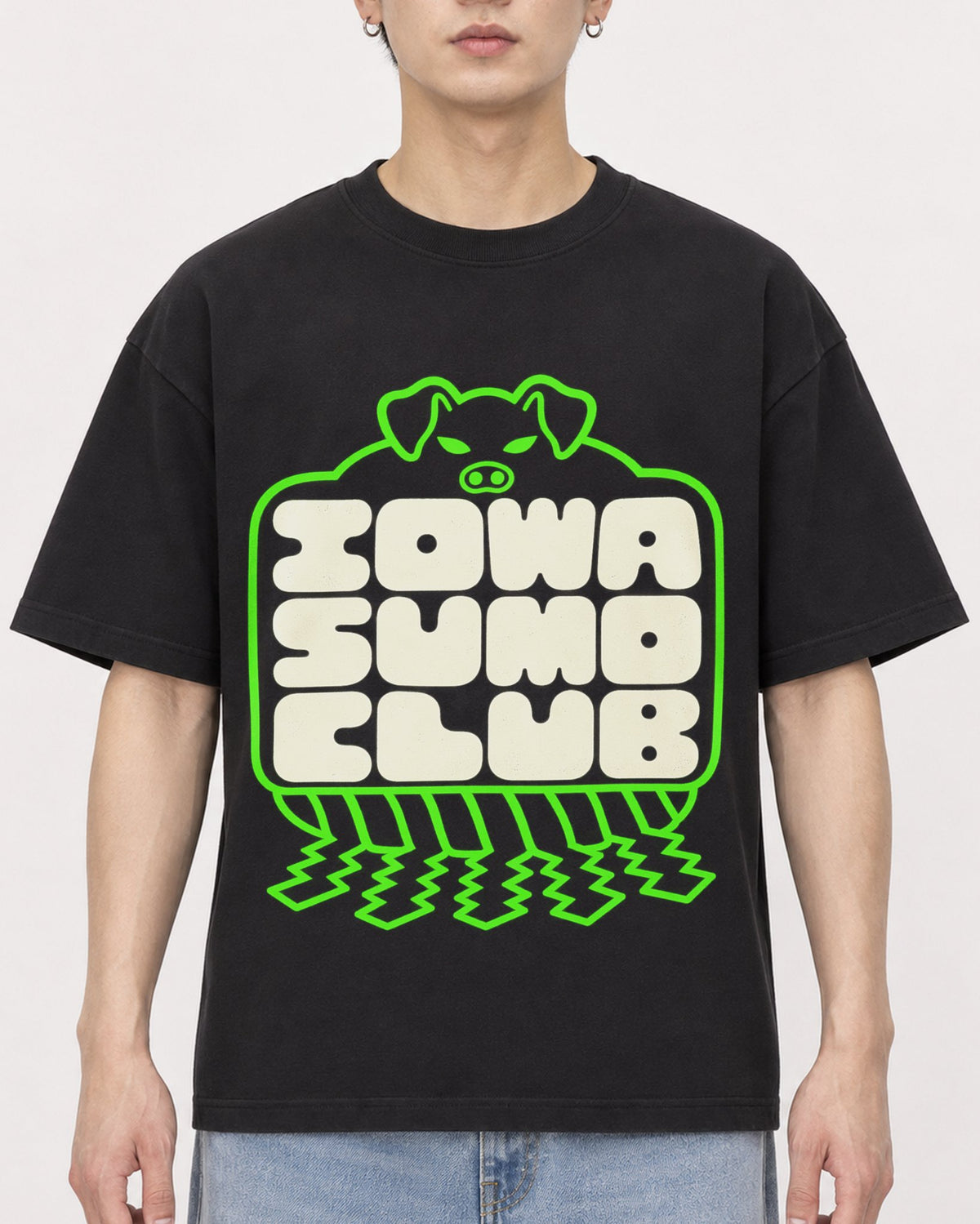 Mockup Boxy Heavyweight Tee Black male close-up 01