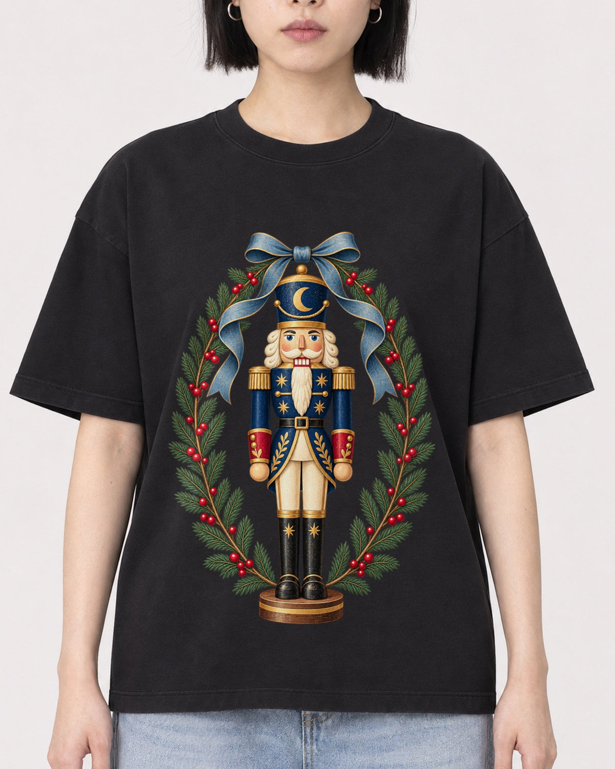 Mockup Boxy Heavyweight Tee Black female close-up 11