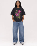 Mockup Boxy Heavyweight Tee Black female full-body 04