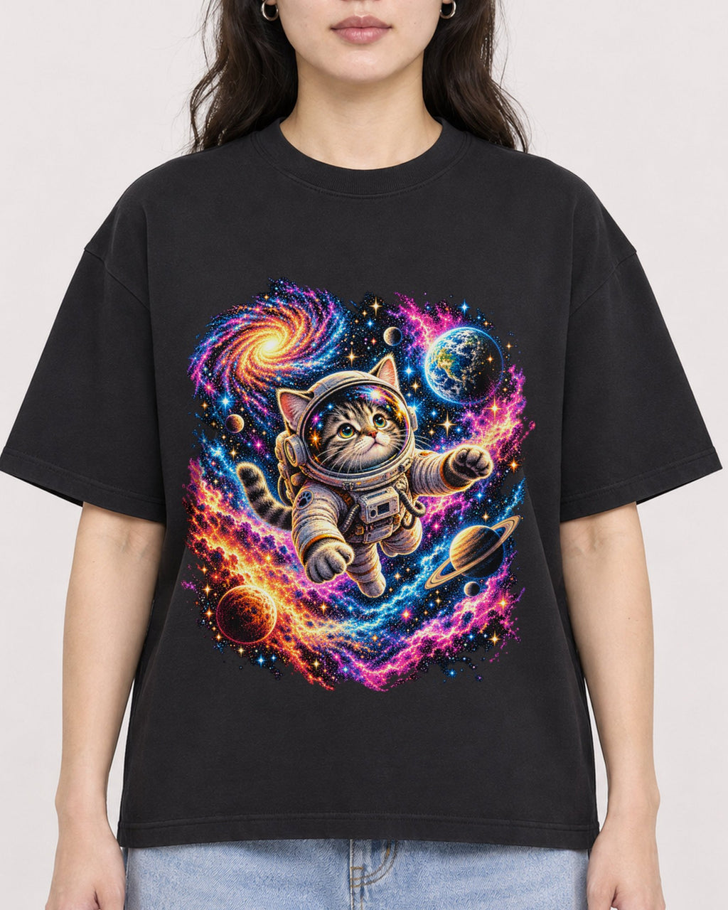 Mockup Boxy Heavyweight Tee Black female close-up 03