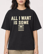 Mockup Boxy Heavyweight Tee Black female close-up 02