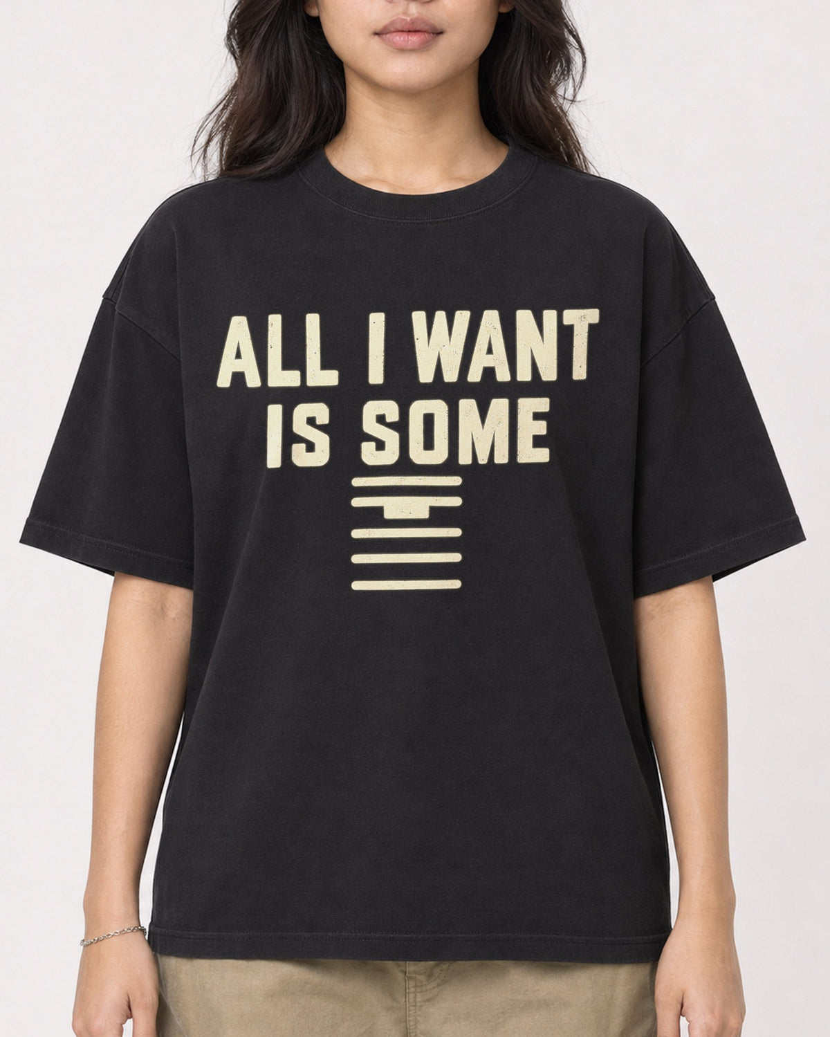 Mockup Boxy Heavyweight Tee Black female close-up 02