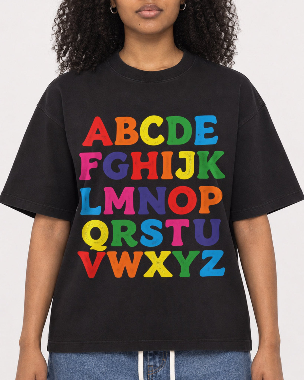 Mockup Boxy Heavyweight Tee Black female close-up 05