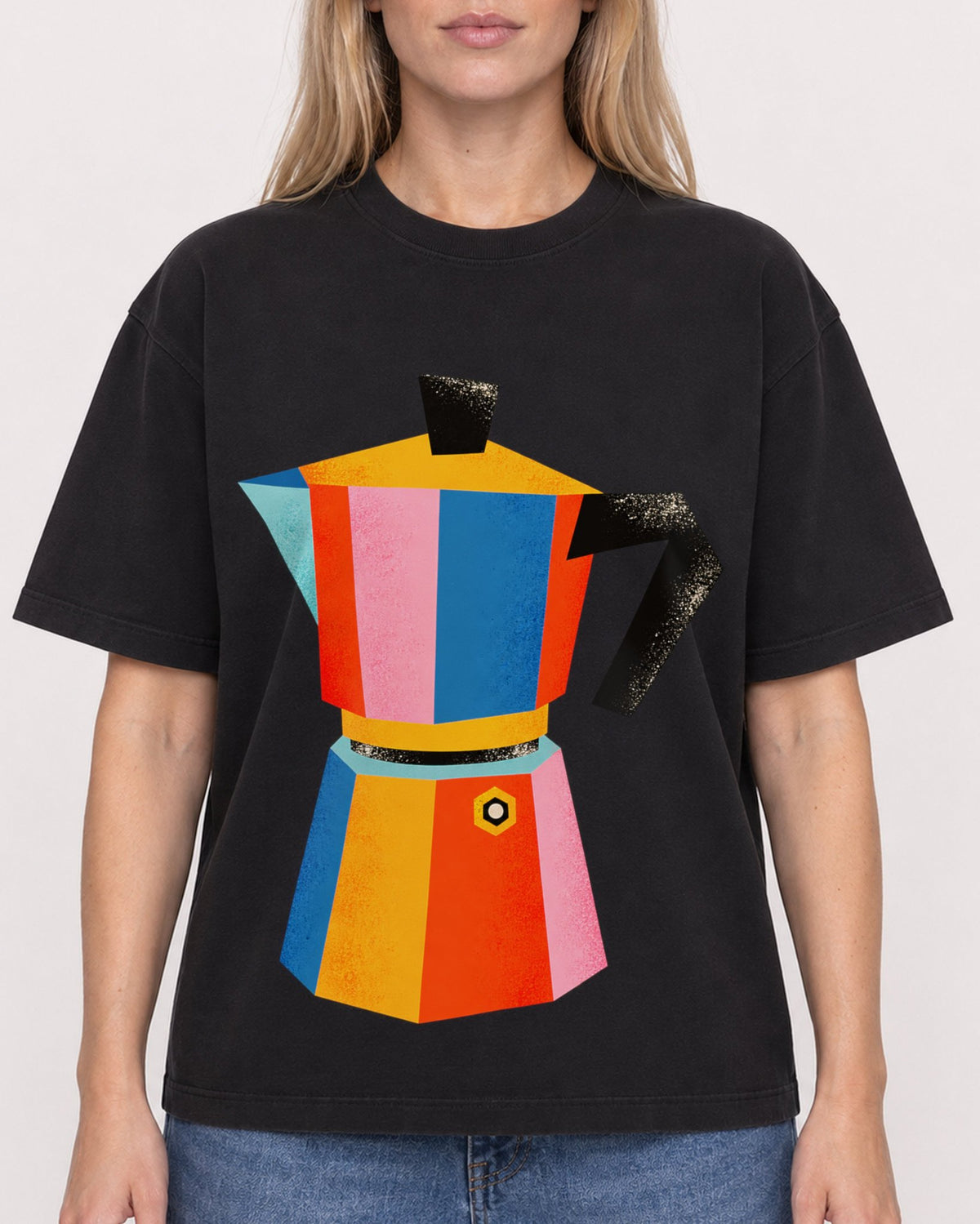Mockup Boxy Heavyweight Tee Black female close-up 08