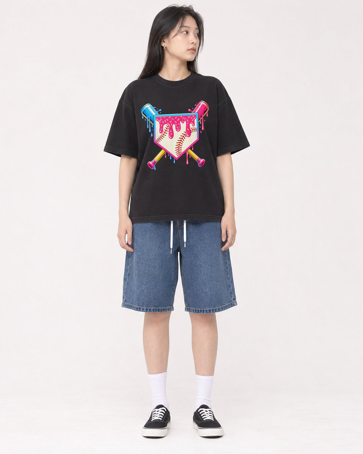Mockup Boxy Heavyweight Tee Black female full-body 01