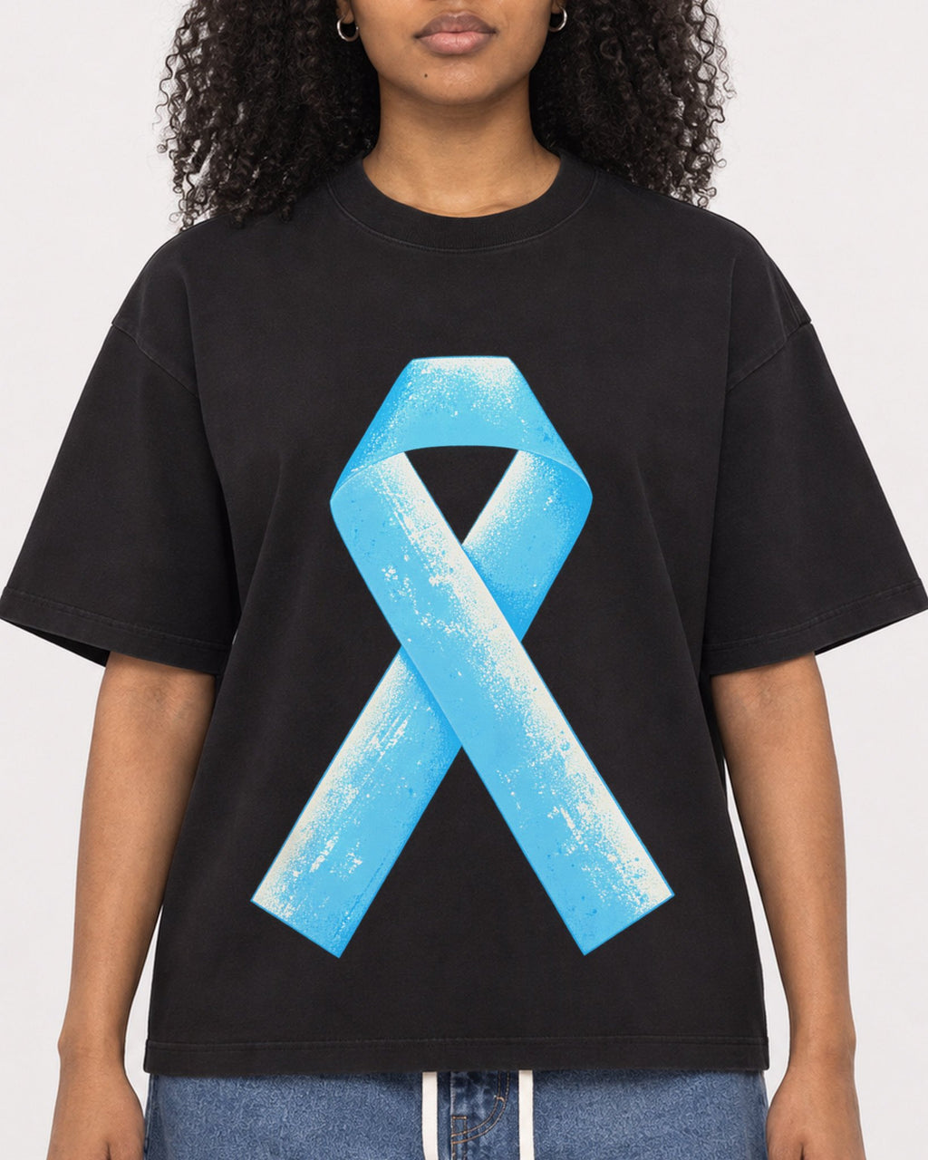 Mockup Boxy Heavyweight Tee Black female close-up 05