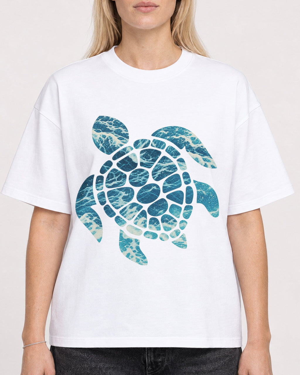 Mockup Boxy Heavyweight Tee White female close-up 08