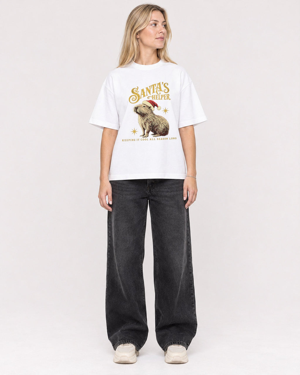 Mockup Boxy Heavyweight Tee White female full-body 08