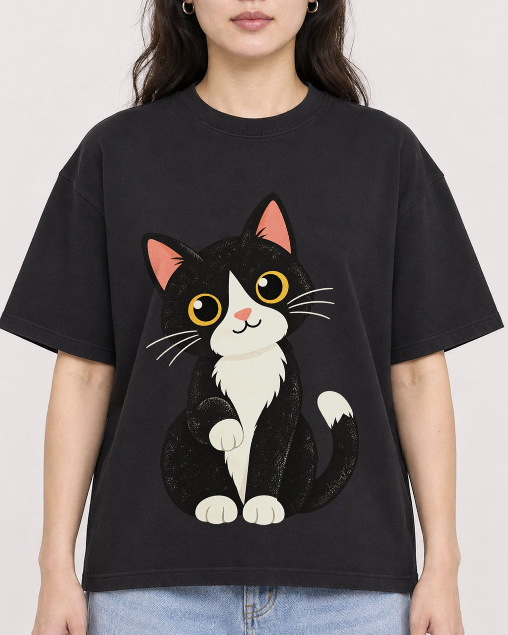Mockup Boxy Heavyweight Tee Black female close-up 03