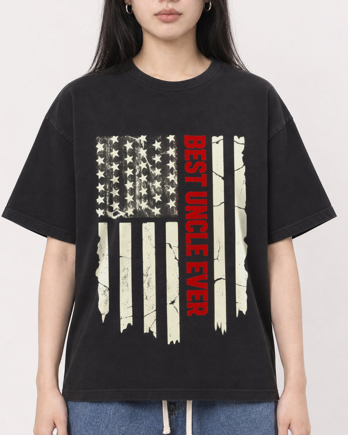 Mockup Boxy Heavyweight Tee Black female close-up 01