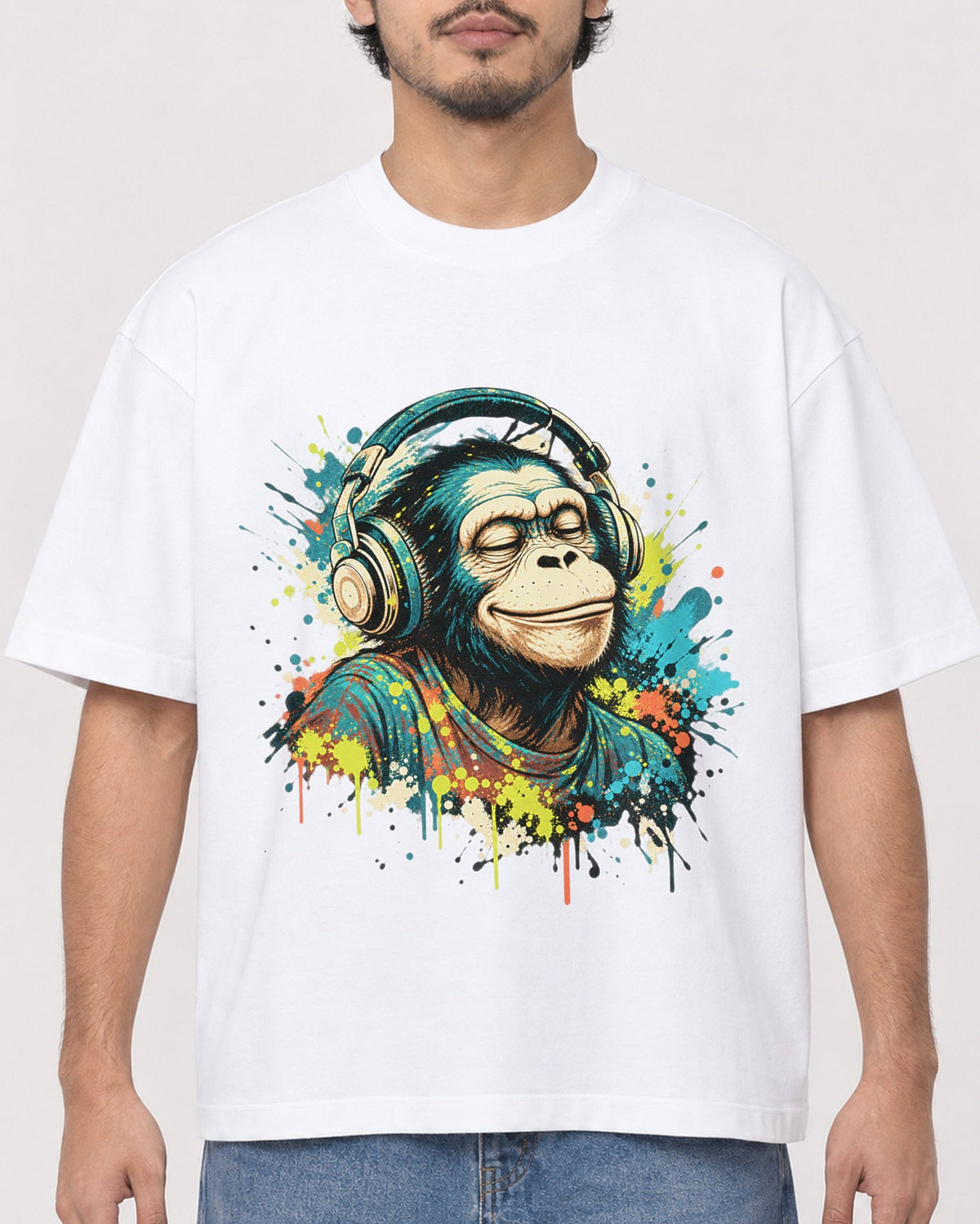 Mockup Boxy Heavyweight Tee White male close-up 02