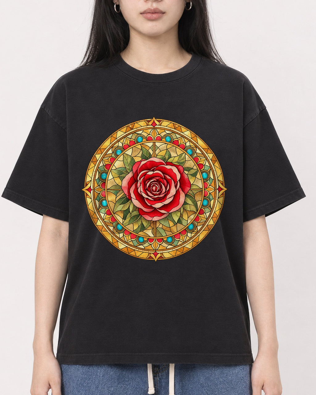 Mockup Boxy Heavyweight Tee Black female close-up 01