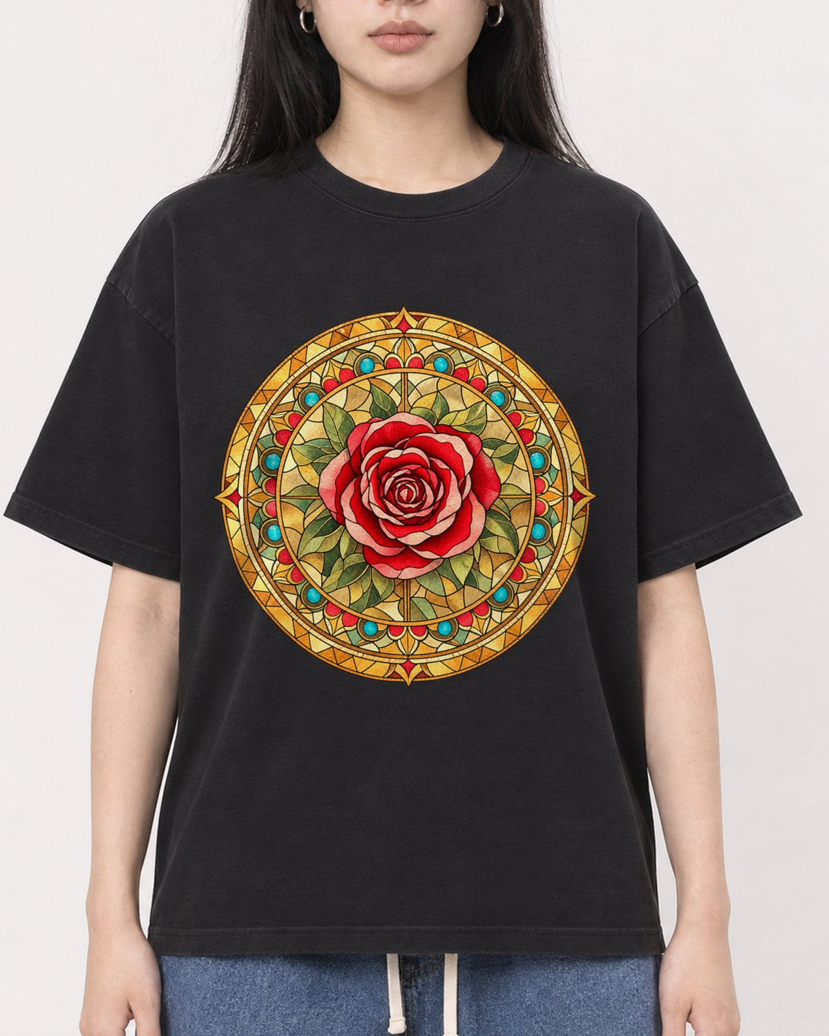 Mockup Boxy Heavyweight Tee Black female close-up 01
