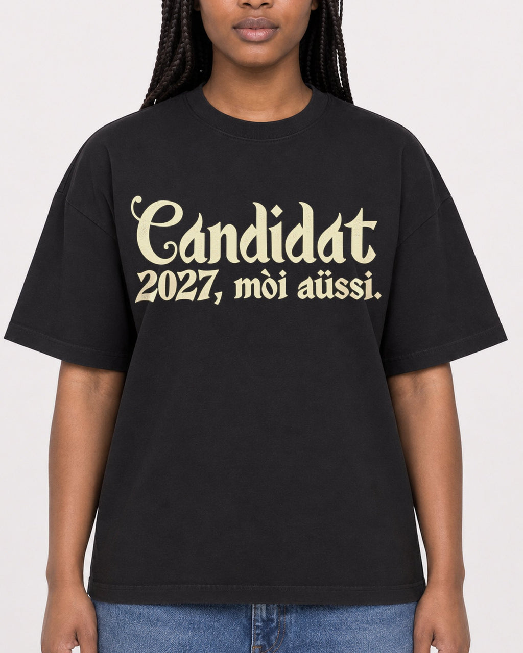 Mockup Boxy Heavyweight Tee Black female close-up 04