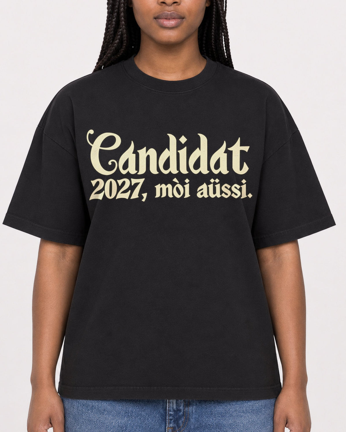 Mockup Boxy Heavyweight Tee Black female close-up 04