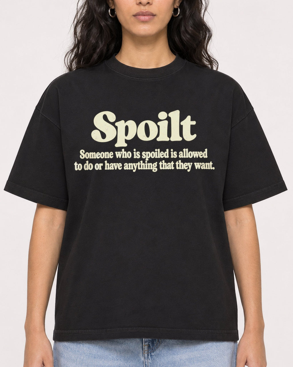 Mockup Boxy Heavyweight Tee Black female close-up 07