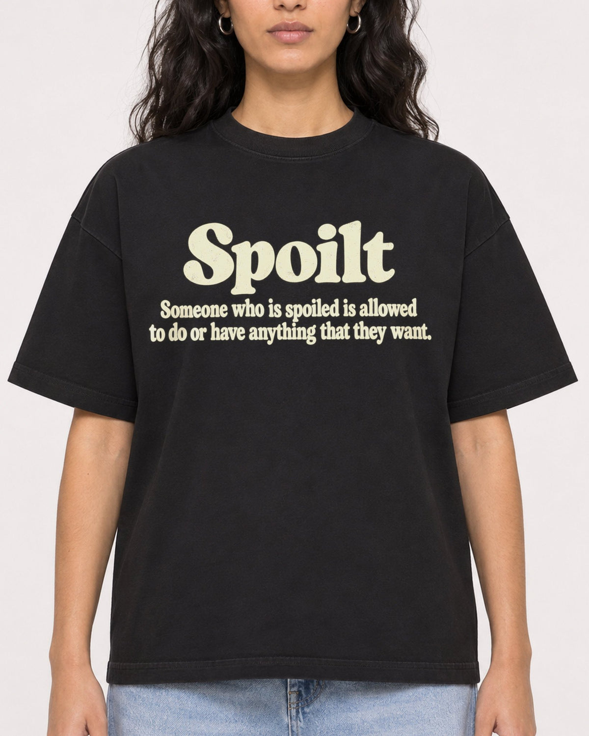 Mockup Boxy Heavyweight Tee Black female close-up 07