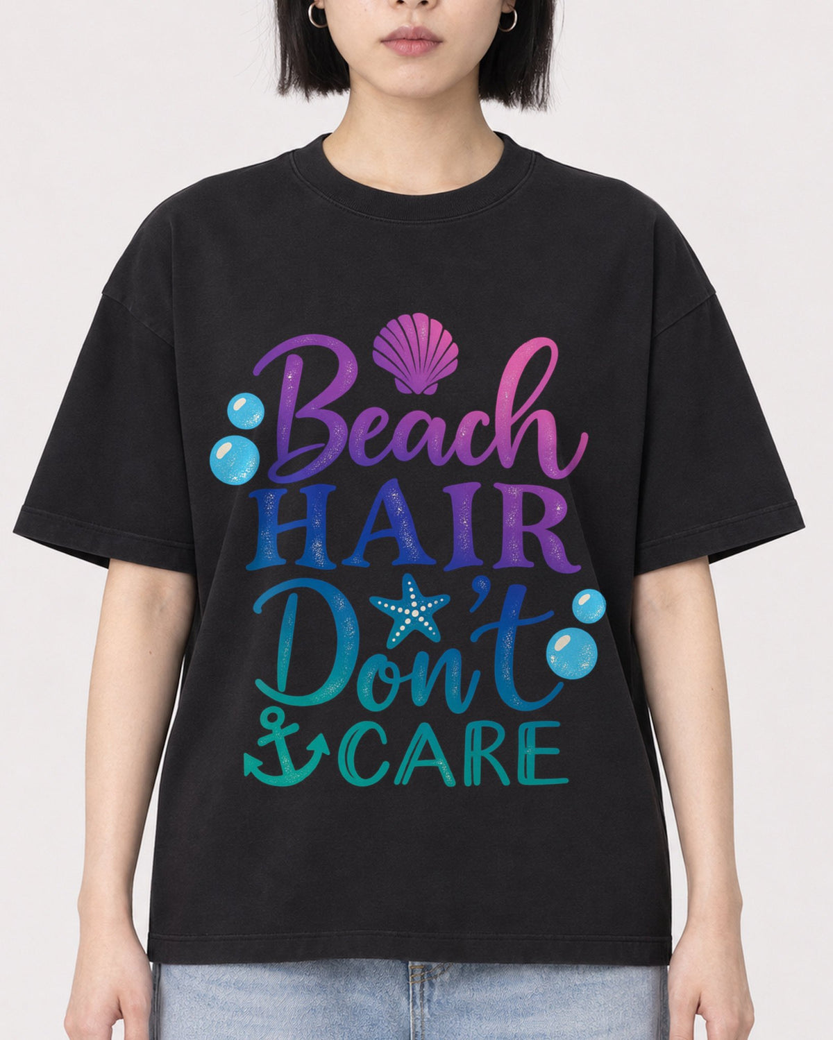 Mockup Boxy Heavyweight Tee Black female close-up 11