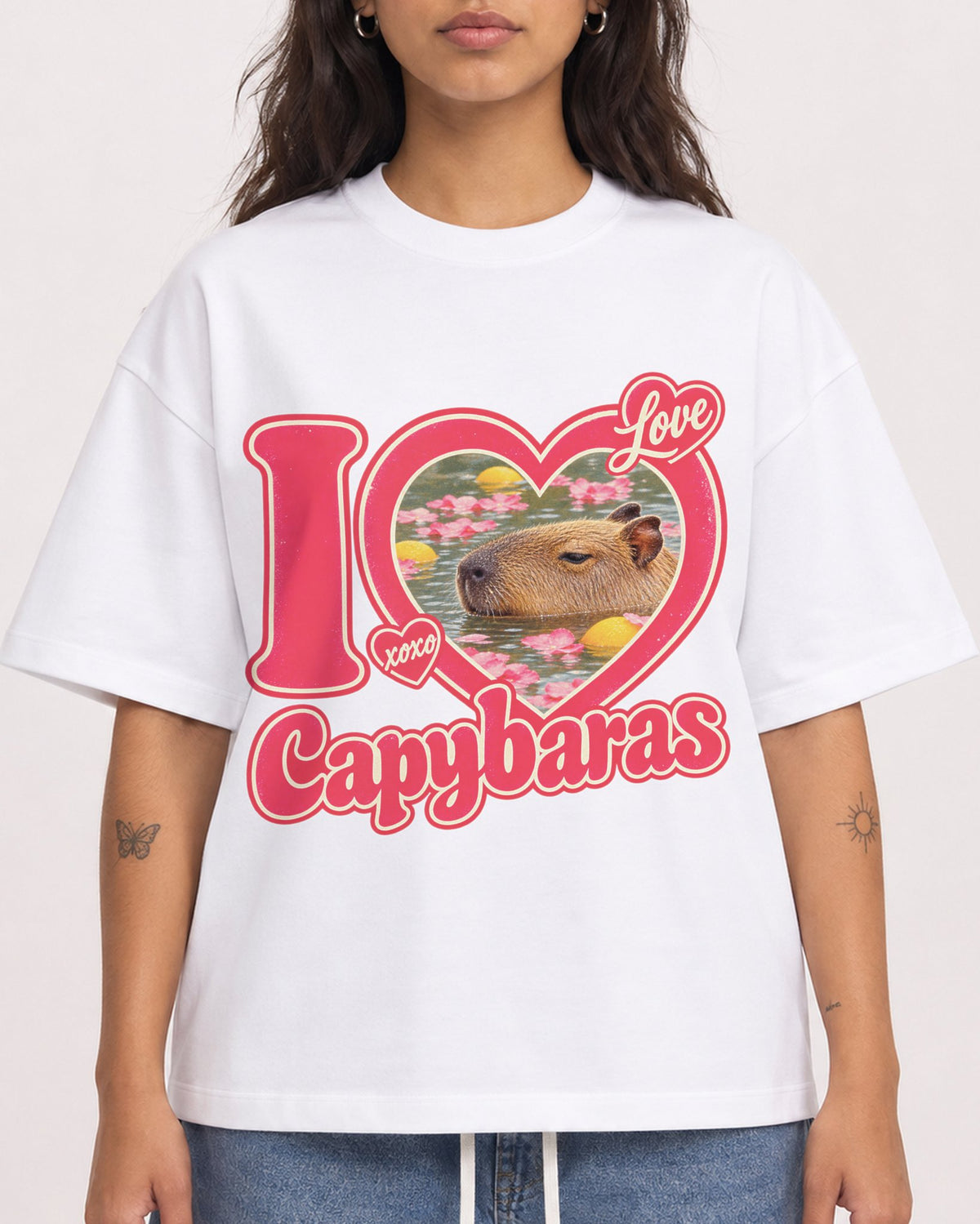 Mockup Boxy Heavyweight Tee White female close-up 06