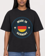 Mockup Boxy Heavyweight Tee Black female close-up 04