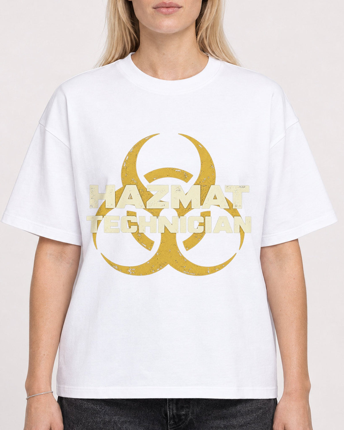 Mockup Boxy Heavyweight Tee White female close-up 08