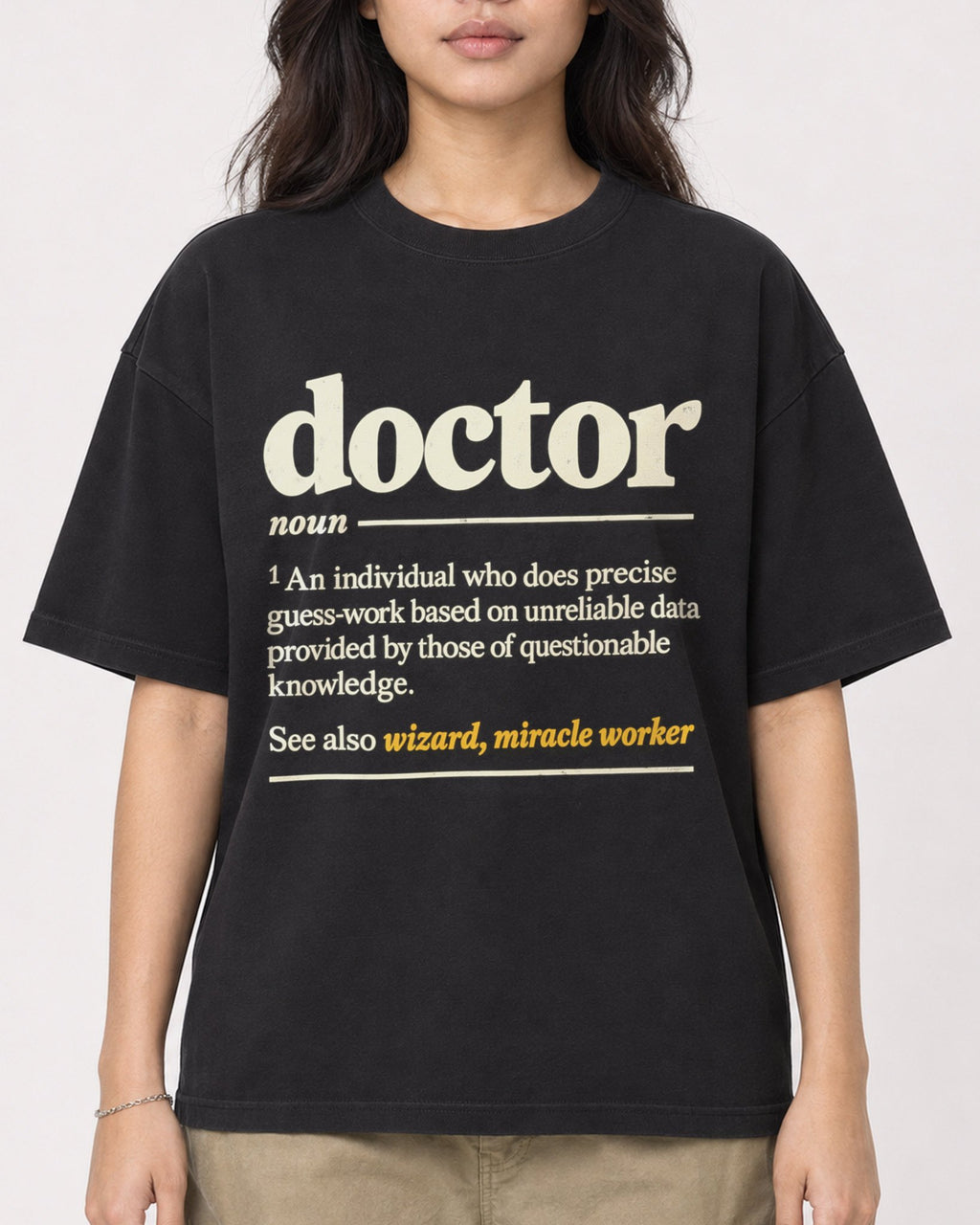 Mockup Boxy Heavyweight Tee Black female close-up 02