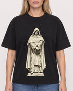 Mockup Boxy Heavyweight Tee Black female close-up 08
