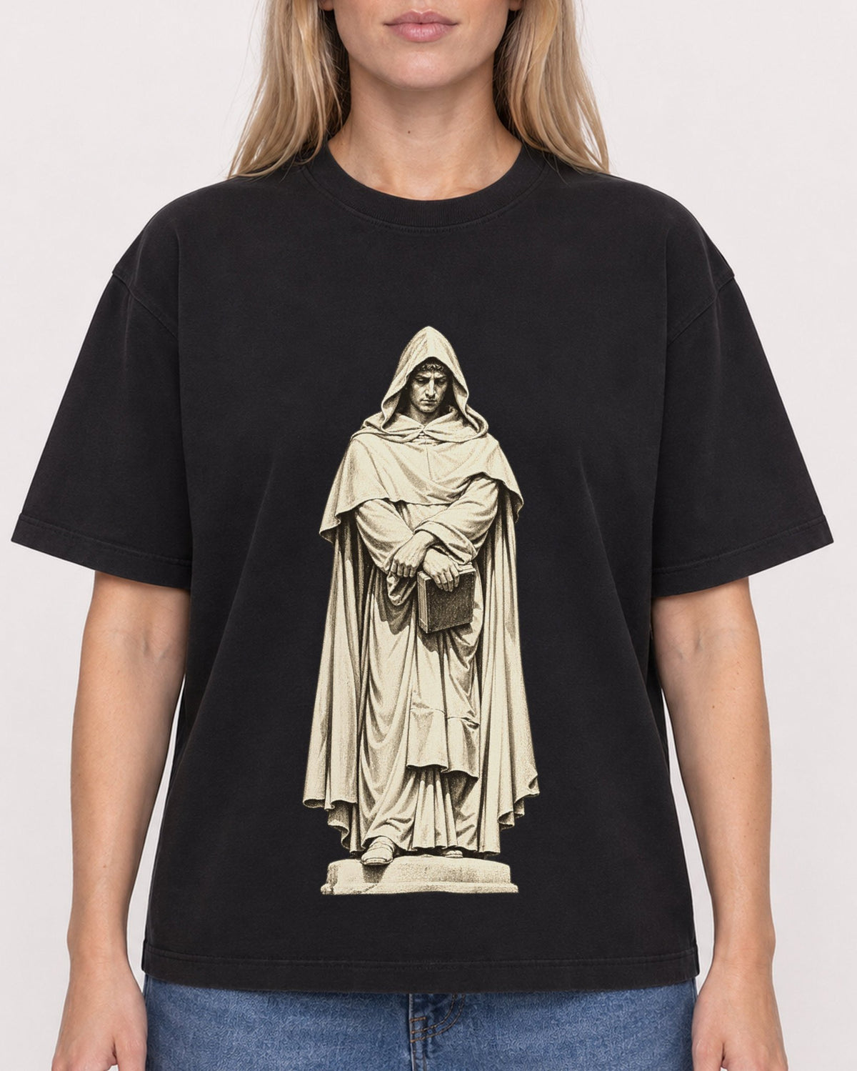 Mockup Boxy Heavyweight Tee Black female close-up 08