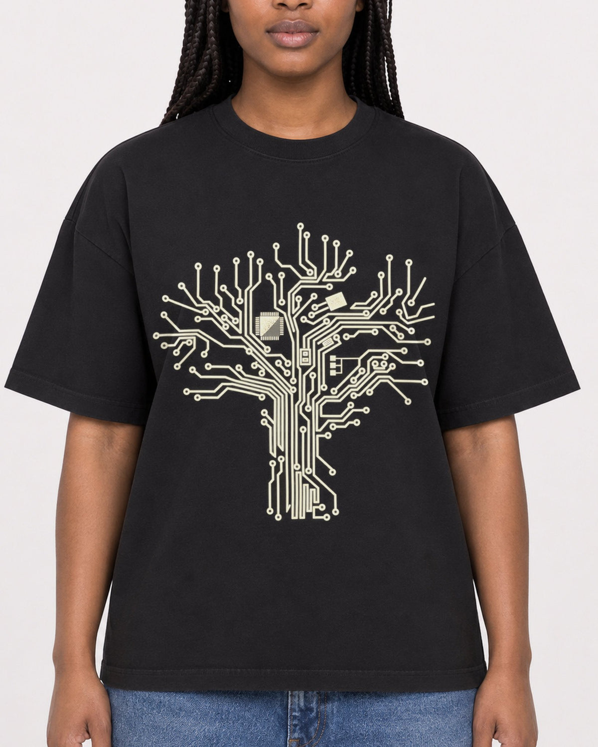 Mockup Boxy Heavyweight Tee Black female close-up 04