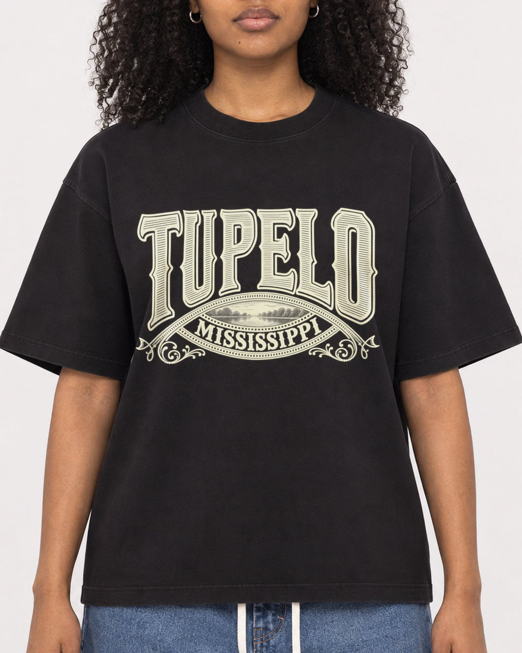 Mockup Boxy Heavyweight Tee Black female close-up 05